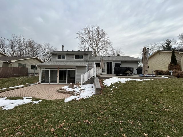 2S230 Ivy Lane, Lombard, IL 60148