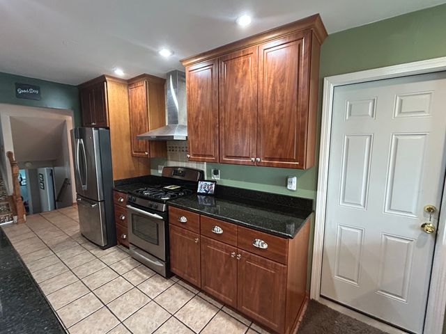 2S230 Ivy Lane, Lombard, IL 60148