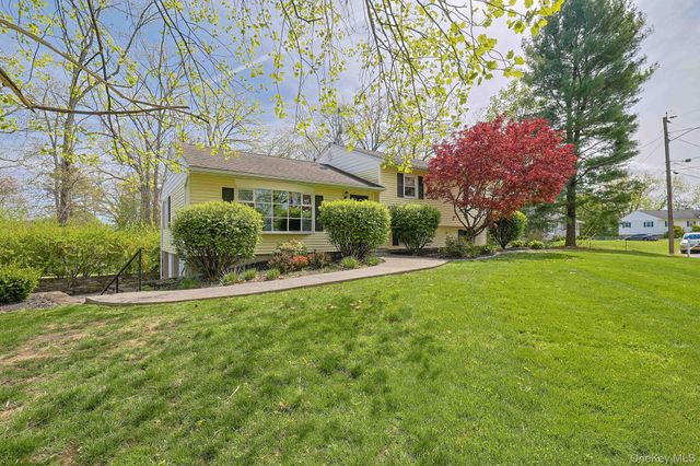 3 Regimental Place, New Windsor, NY 12553