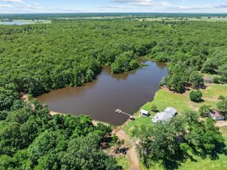 4270 County Road 33900, Powderly, TX 75473