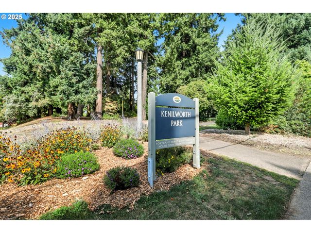 4215 Se 33RD Pl, Portland, OR 97202