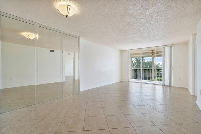 7866 Trent Dr 302, Tamarac, FL 33321