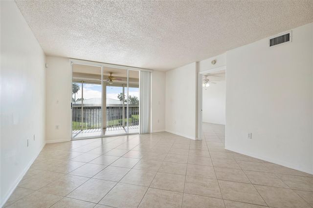 7866 Trent Dr 302, Tamarac, FL 33321