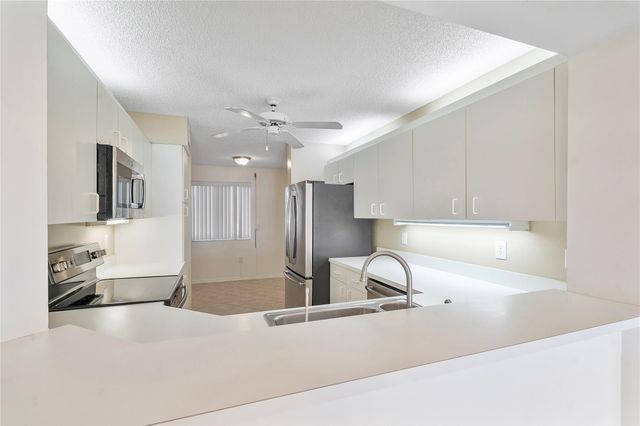 7866 Trent Dr 302, Tamarac, FL 33321