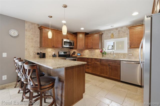 9528 Main Street, Whitmore Lake, MI 48189