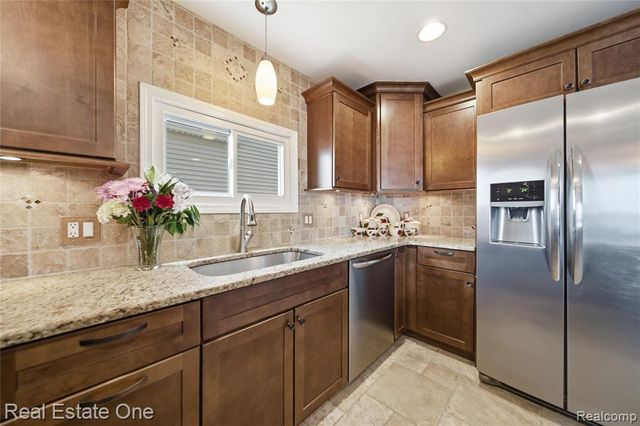 9528 Main Street, Whitmore Lake, MI 48189