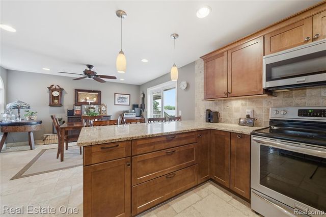 9528 Main Street, Whitmore Lake, MI 48189
