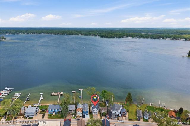 9528 Main Street, Whitmore Lake, MI 48189