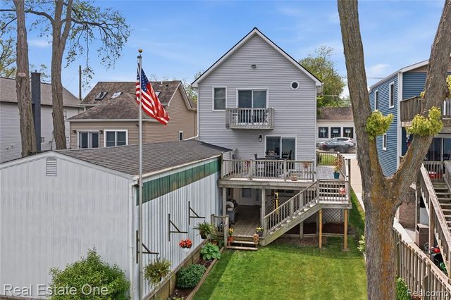 9528 Main Street, Whitmore Lake, MI 48189