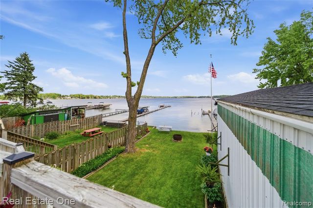 9528 Main Street, Whitmore Lake, MI 48189