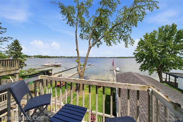 9528 Main Street, Whitmore Lake, MI 48189
