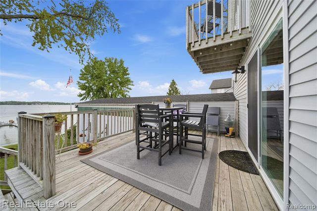 9528 Main Street, Whitmore Lake, MI 48189