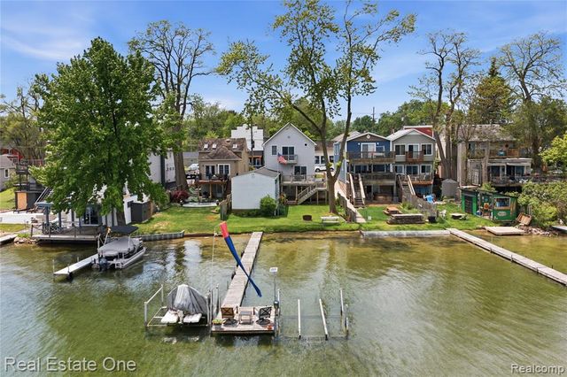 9528 Main Street, Whitmore Lake, MI 48189