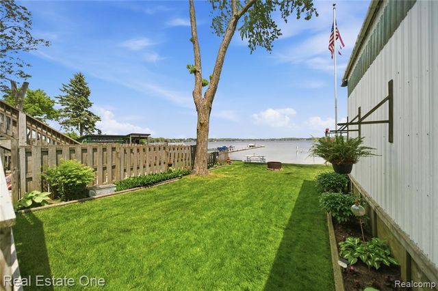 9528 Main Street, Whitmore Lake, MI 48189
