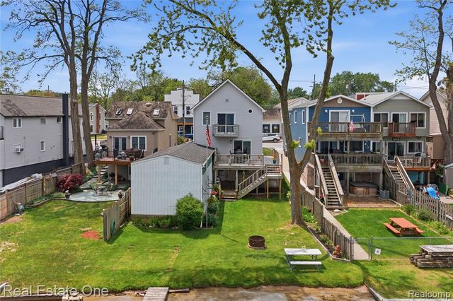 9528 Main Street, Whitmore Lake, MI 48189