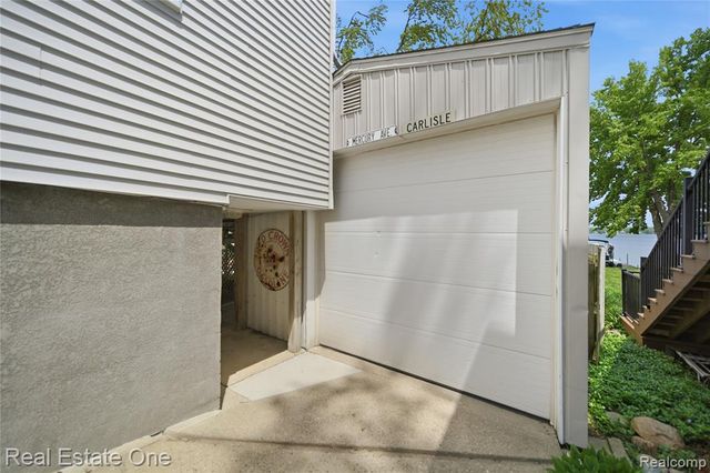 9528 Main Street, Whitmore Lake, MI 48189