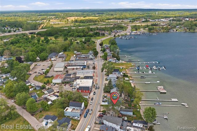 9528 Main Street, Whitmore Lake, MI 48189