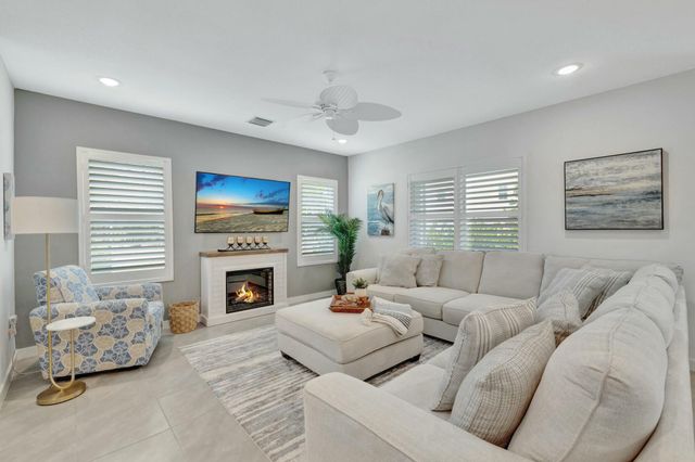 601 NE Waters Edge Lane 2101, Port St Lucie, FL 34983