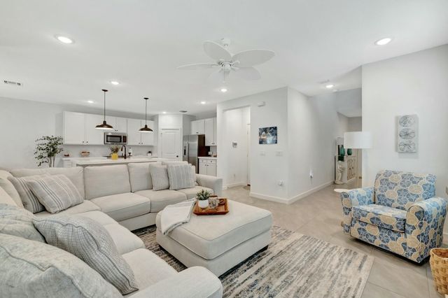 601 NE Waters Edge Lane 2101, Port St Lucie, FL 34983