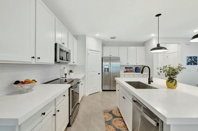 601 NE Waters Edge Lane 2101, Port St Lucie, FL 34983