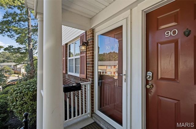 9081 W Swan Circle, St Louis, MO 63144