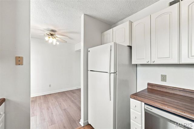 9081 W Swan Circle, St Louis, MO 63144