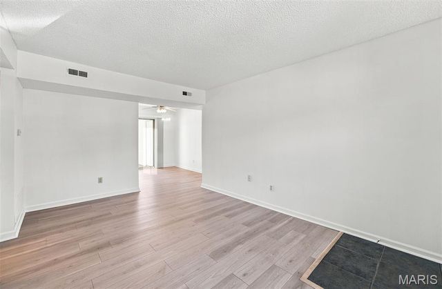 9081 W Swan Circle, St Louis, MO 63144