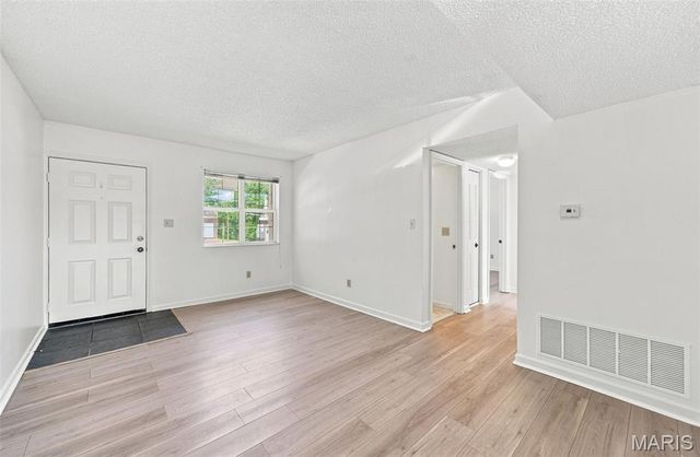 9081 W Swan Circle, St Louis, MO 63144
