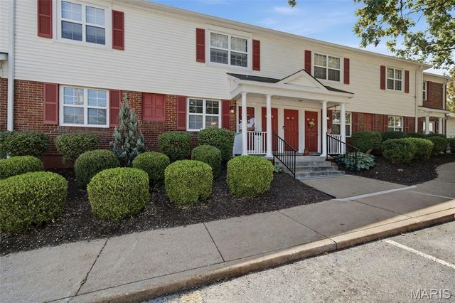 9081 W Swan Circle, St Louis, MO 63144
