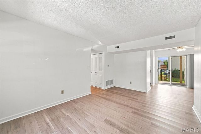 9081 W Swan Circle, St Louis, MO 63144