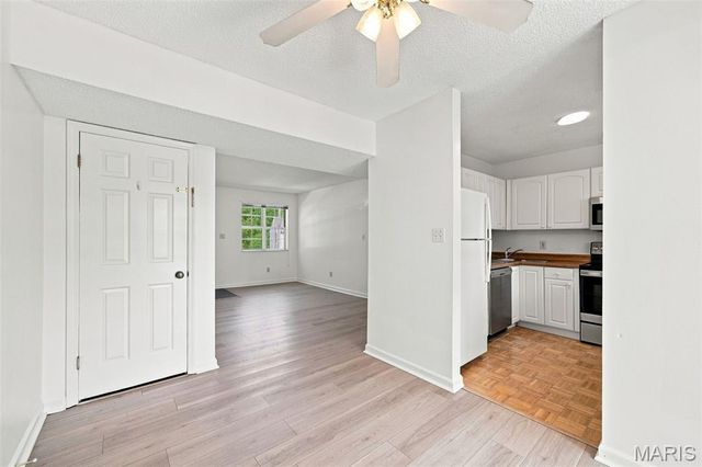 9081 W Swan Circle, St Louis, MO 63144