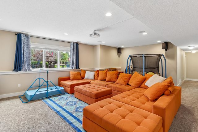 1740 SE Hawthorne Ridge Drive, Waukee, IA 50263