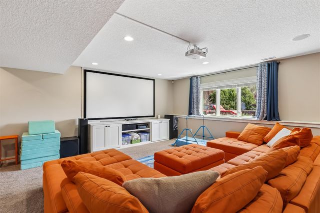 1740 SE Hawthorne Ridge Drive, Waukee, IA 50263