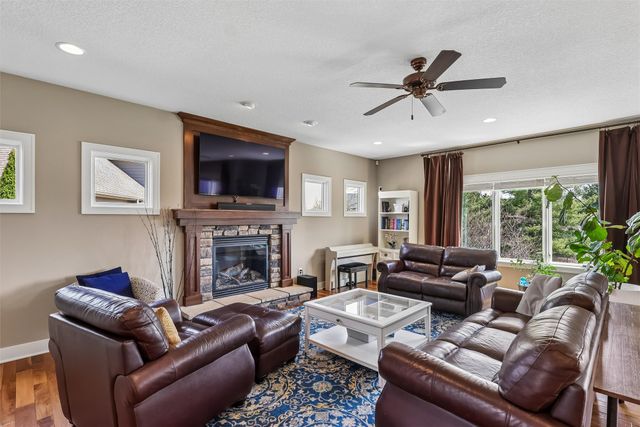 1740 SE Hawthorne Ridge Drive, Waukee, IA 50263