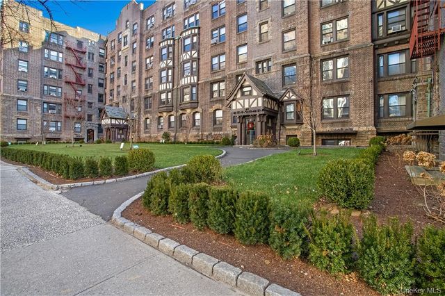 240 Martine Avenue 4G, White Plains, NY 10601