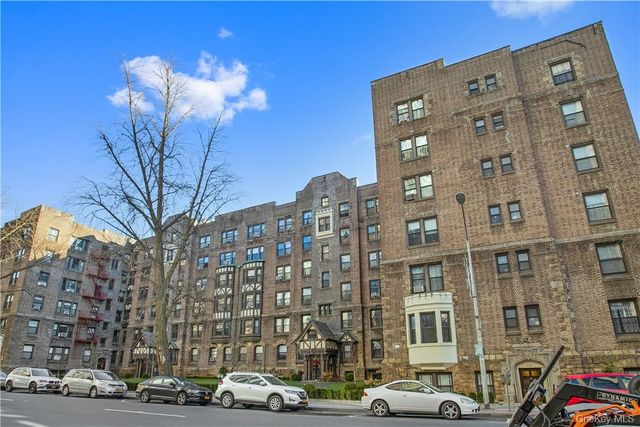 240 Martine Avenue 4G, White Plains, NY 10601