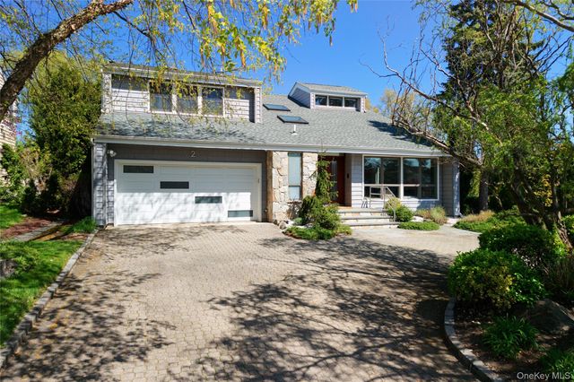 2 Crest Hollow Lane, Albertson, NY 11507