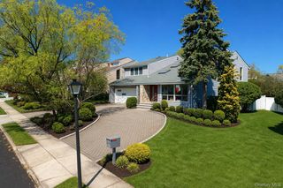 2 Crest Hollow Lane, Albertson, NY 11507