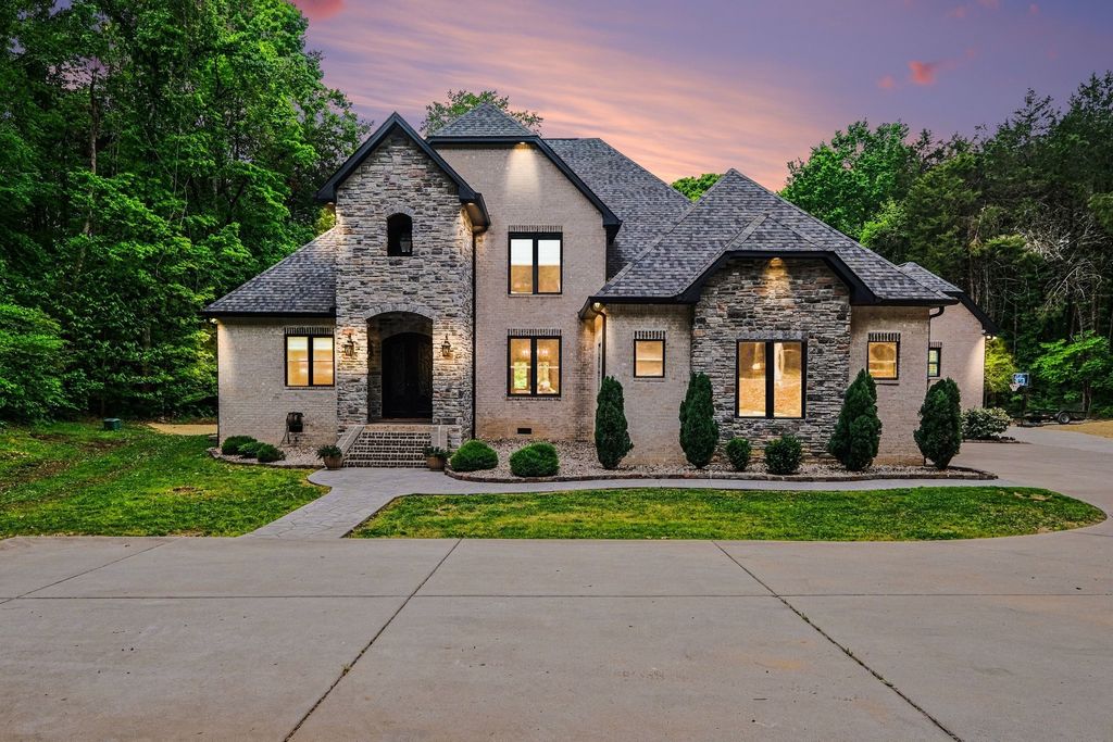 1850 Puryears Bend Rd, Hartsville, TN 37074