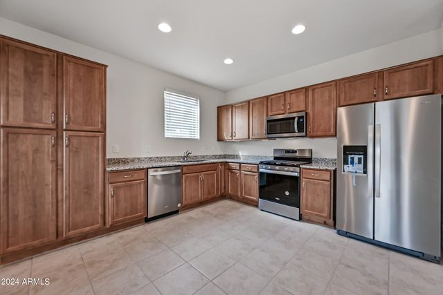 8961 W SAN JUAN Avenue, Glendale, AZ 85305