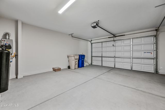 8961 W SAN JUAN Avenue, Glendale, AZ 85305