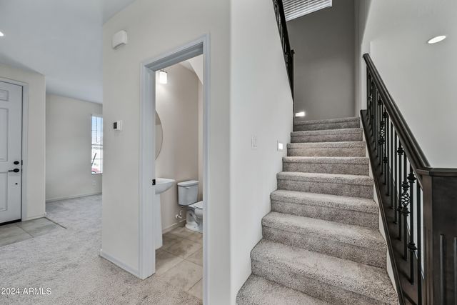8961 W SAN JUAN Avenue, Glendale, AZ 85305