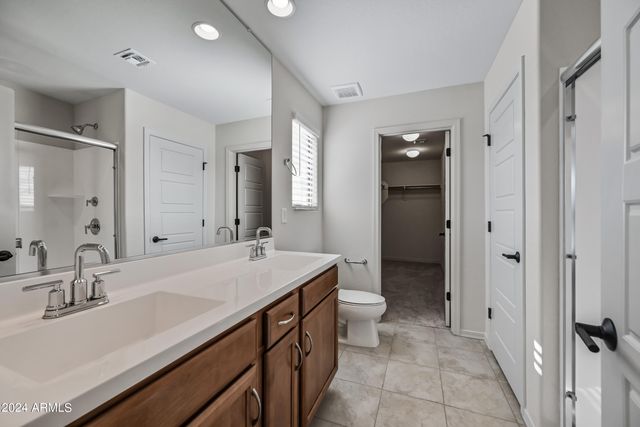 8961 W SAN JUAN Avenue, Glendale, AZ 85305