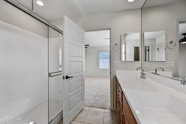 8961 W SAN JUAN Avenue, Glendale, AZ 85305