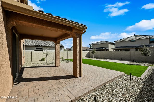 8961 W SAN JUAN Avenue, Glendale, AZ 85305
