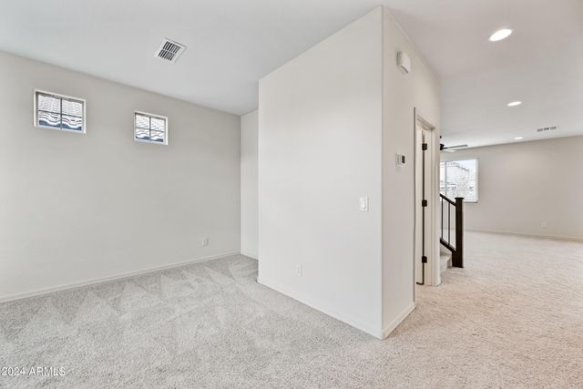 8961 W SAN JUAN Avenue, Glendale, AZ 85305