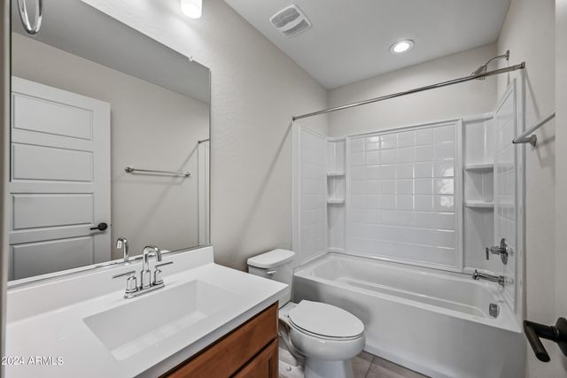 8961 W SAN JUAN Avenue, Glendale, AZ 85305