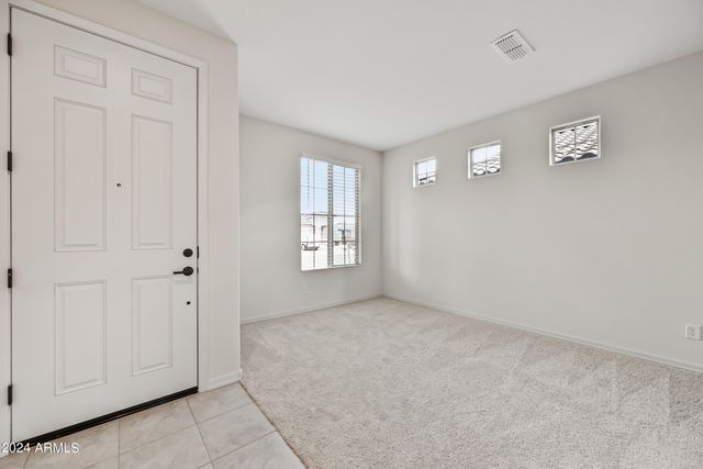 8961 W SAN JUAN Avenue, Glendale, AZ 85305