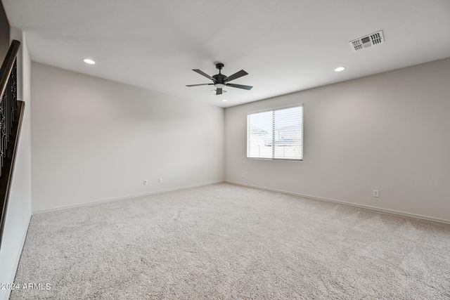 8961 W SAN JUAN Avenue, Glendale, AZ 85305