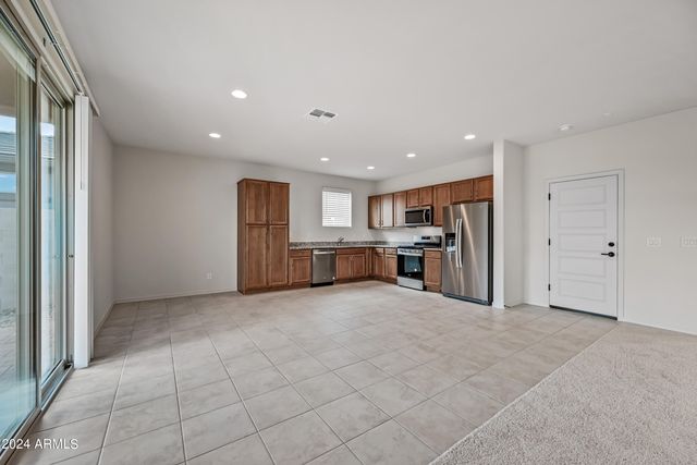 8961 W SAN JUAN Avenue, Glendale, AZ 85305